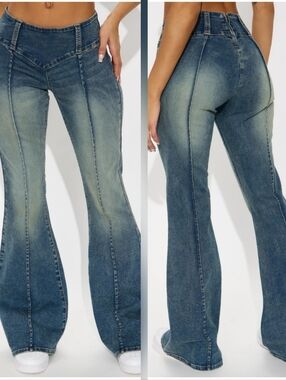 High-Waist Flared Jeans in Washed Blue